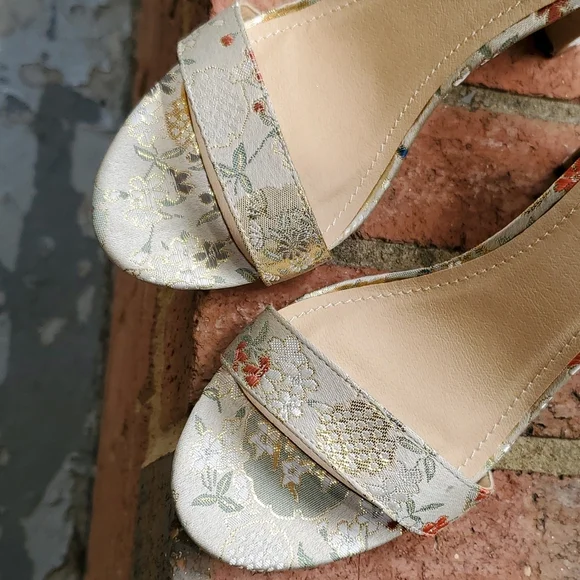 Fabric covered block heel sandals - Picture 4 of 11